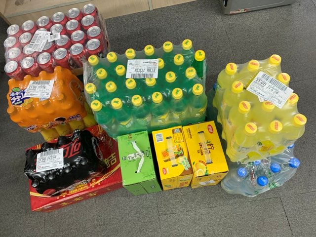 夏日將至，為犒勞現(xiàn)場(chǎng)員工抵抗酷暑的辛勤工作與付出，體現(xiàn)公司對(duì)現(xiàn)場(chǎng)洋山外港航交所在職員工的關(guān)心，公司為在職員工特準(zhǔn)備了清涼飲品。